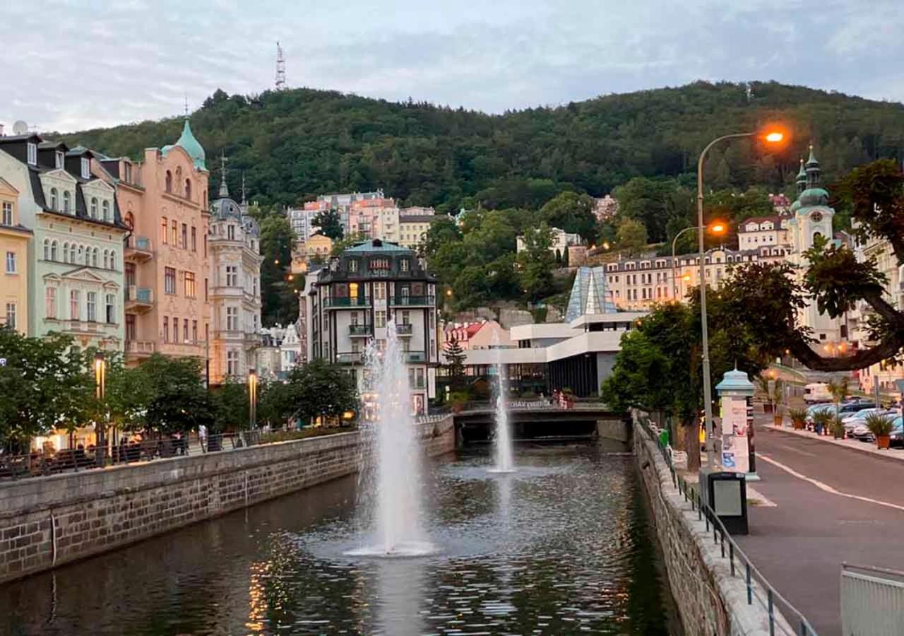 Retro Big Apartment With Two Balconies And Lift Karlovy Vary Exterior foto